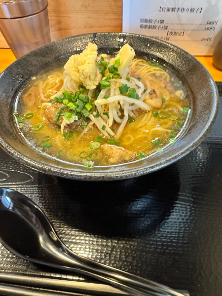 「牛すじらーめん1080円、辛すじ飯480円」@屋台拉麺ふぅふぅの写真