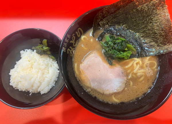 「ラーメン900円」@横浜家系ラーメン みどりの写真