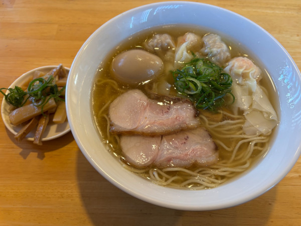 「肉と海老ワンタン麺（白）＋味玉」@支那そば くろ田の写真