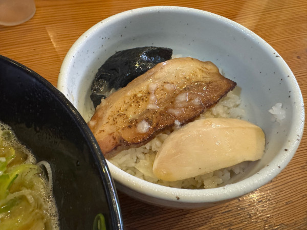 「鶏白湯らーめん 950円」@らーめん処 まるはの写真