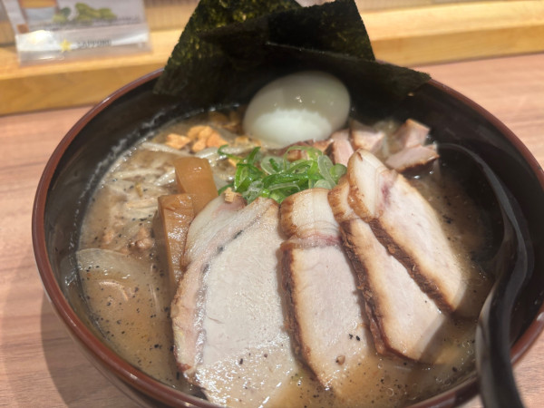 「我流札幌塩ラーメン、特製トッピング」@札幌飛燕の写真