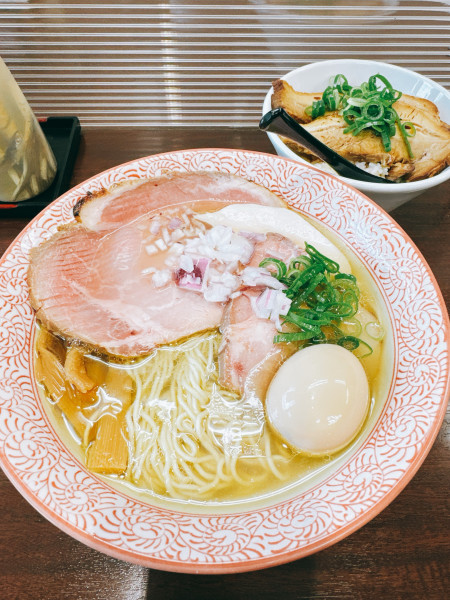 「丸鶏と白醤油」@麺や 睡蓮の写真