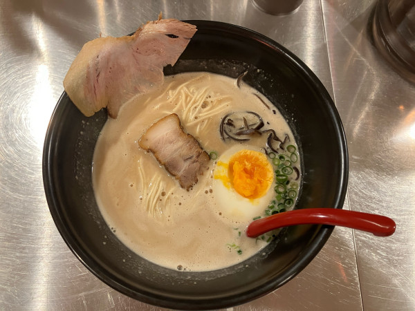 「豚骨ラーメン」@立ち呑みとラーメン れんげの写真