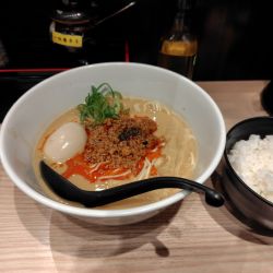 麻辣担々麺¥980味玉¥100