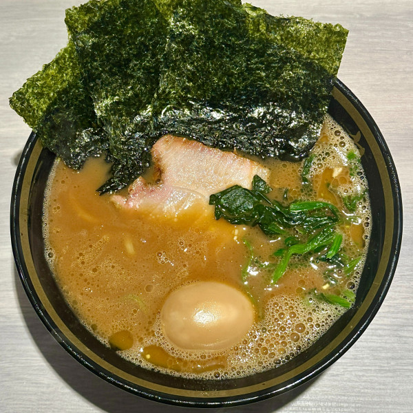 「ラーメン+味玉」@横浜家系ラーメン てつ家の写真