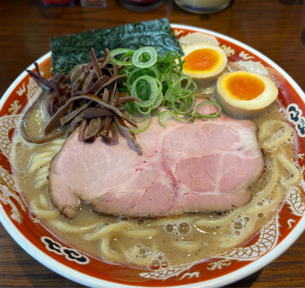 「濃厚ラーメン（太麺大盛り）＋味玉＋替玉（細麺）」@ラーメンかなやの写真