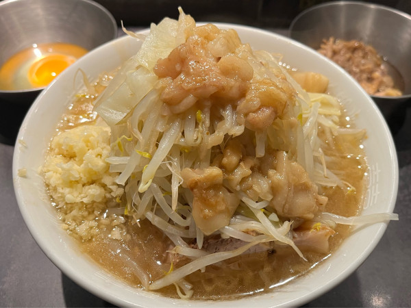 「ラーメン 少なめ+Fat Boost+生卵」@Hi-Fat Noodle BUTCHER’Sの写真