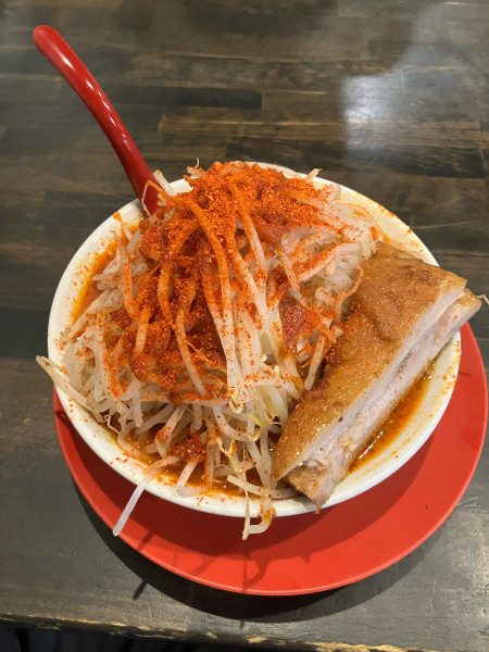 「辛みそらーめん(辛さ5倍・野菜450g・極太麺200g)」@麺と飯 トンじろの写真