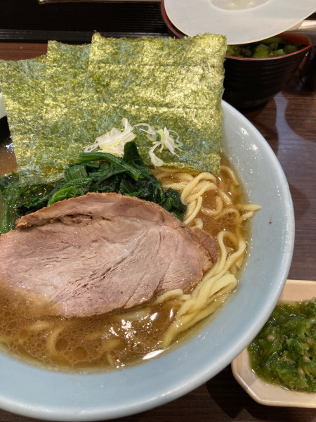 「ラーメン、中盛り、青唐辛子」@横浜家系らーめん侍 渋谷本店の写真