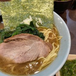 ラーメン、中盛り、青唐辛子
