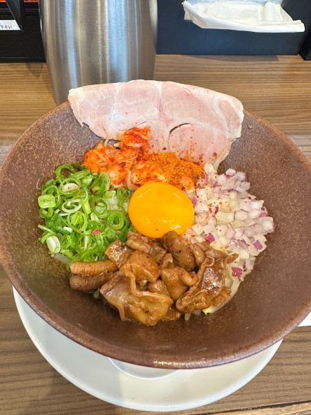 「ホルモンまぜそば」@小麦の星の写真