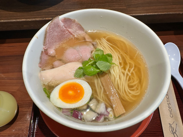 「京鴨とノドグロ煮干しの中華そば 煮卵付き」@拳ラーメンの写真