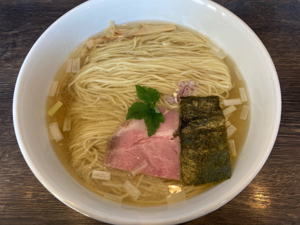 「鶏だし塩ラーメン（特盛）」@麺処 景虎 戸塚安行店の写真