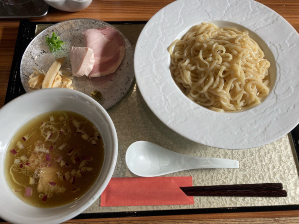 「塩つけ麺（大盛）＋吊るし焼きチャーシュー」@彩とりの写真