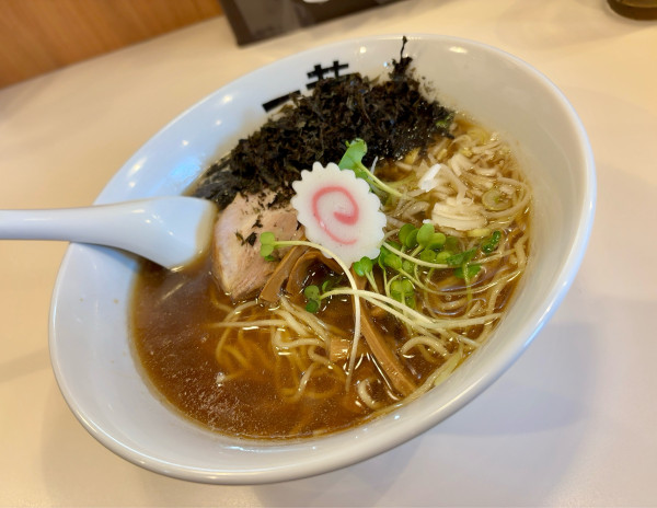 「煮干しだし醤油ラーメン(並)+バラのり」@にぼしラーメン一恭の写真