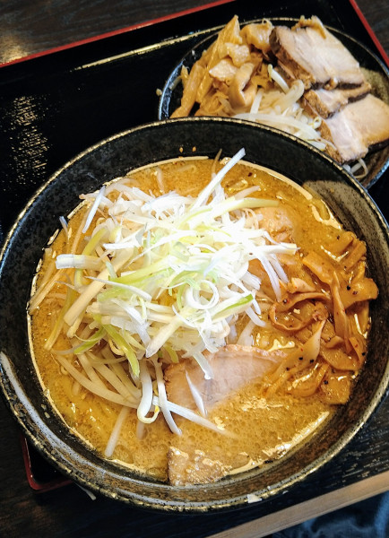 「味噌󠄀拉麺(大)＋トピ全部入り」@もちもちの木 味噌 蓮田店の写真