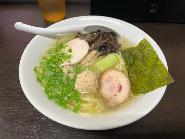 「塩鶏中華 800円」@らぁ麺 亀我楽の写真