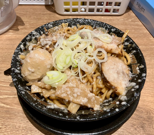 「爆盛油脂麺 1100円 400g」@らーめん 平太周 吉祥寺店の写真