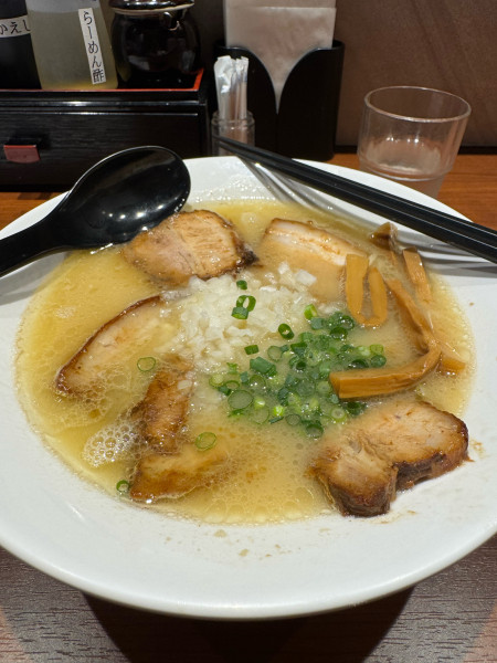 「鶏白湯チャーシュー麺」@麺屋 ことぶき 千葉駅前店の写真