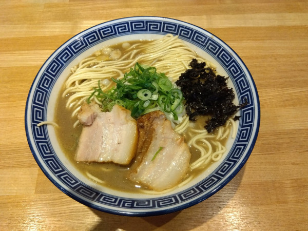 「濃厚煮干　大」@豚骨醤油 三輪の写真