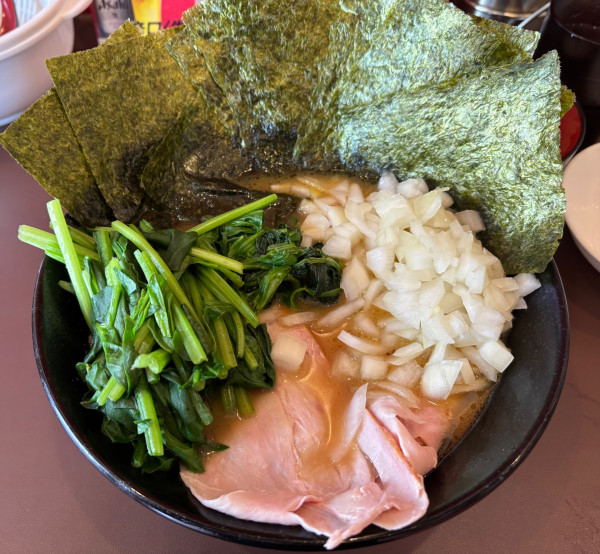 「中盛チャーシュー麺  ➕海苔➕ほうれん草➕玉葱」@家系 三ツ澤家 本店の写真