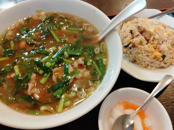 「スタミナラーメン＋半チャーハンセット」@金京飯店の写真