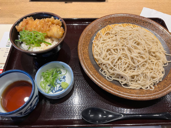 「お得丼セット（名物とり天丼）」@十割そば会 いわき小名浜店の写真