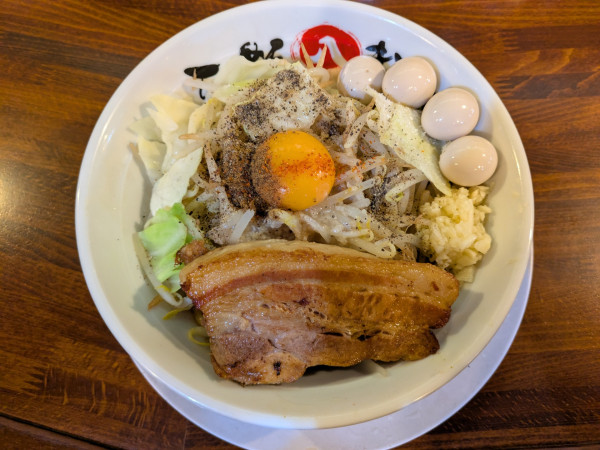 「男気まぜカレー うずらトッピング(4個)」@まるはち 春日井店の写真