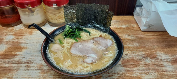 「醤油ラーメン」@横浜家系ラーメン らっち家の写真