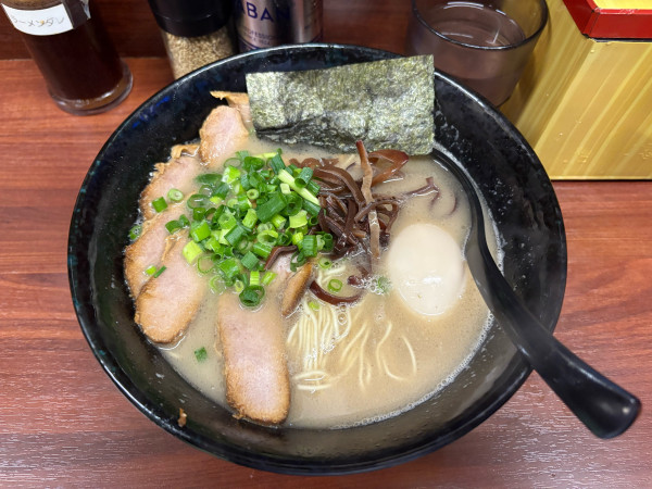 「豚骨チャーシューメン + 味玉 + 替玉」@ラーメン 木村亭の写真
