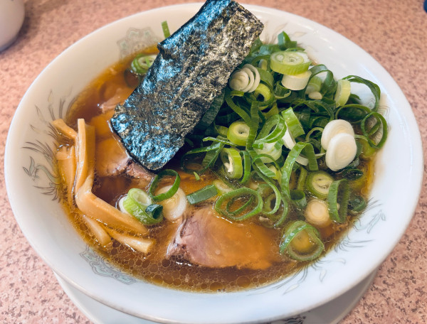 「醤油チャーシューメン 九条ネギ増量」@ラー麺専門店 こしがやの写真