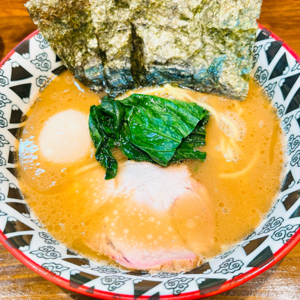 「ラーメン+味玉」@家系ラーメン いんなみ家の写真