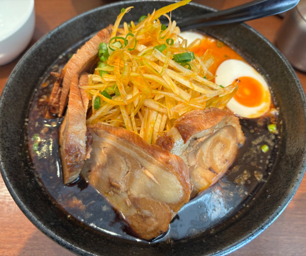 「麻辣味噌ラーメン➕チャーシュー➕ネギ」@火炎山の写真