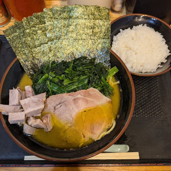 「ラーメン中、のり、ほうれん草」@ラーメン見田家の写真