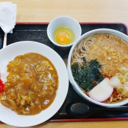 カレーセット たぬきそば大（1,100円）＋生卵（50円）