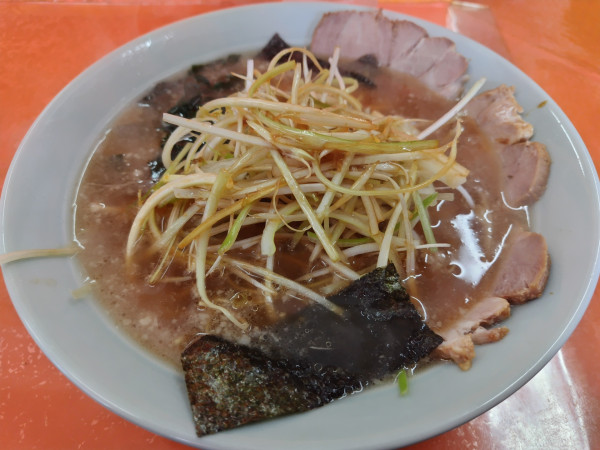 「ネギラーメン（中）　＋ゆでたまご：1コサービス」@ラーメンショップYAMANAKAの写真