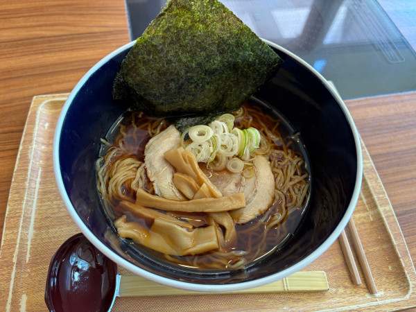 「大盛鶏出汁醤油ラーメン 1350円」@菜す乃の写真