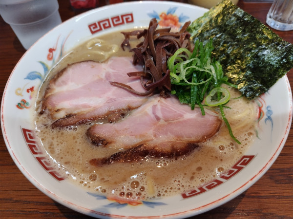 「濃厚ラーメン　並盛　：太麺」@ラーメンかなやの写真