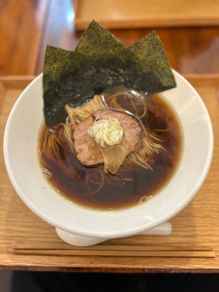 「煮干しそば極しょうゆ（950円）」@中華そば 鶴亀の写真