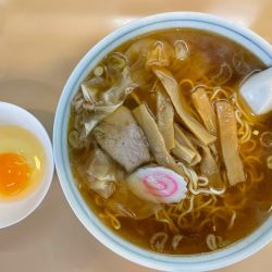 ワンタン麺1.5玉¥950 生卵¥50