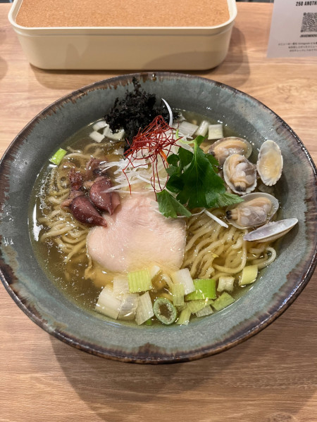 「限定　ホタルイカのアサリ(潮)」@自家製麺250の写真