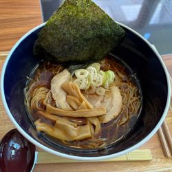 大盛鶏出汁醤油ラーメン　1350円