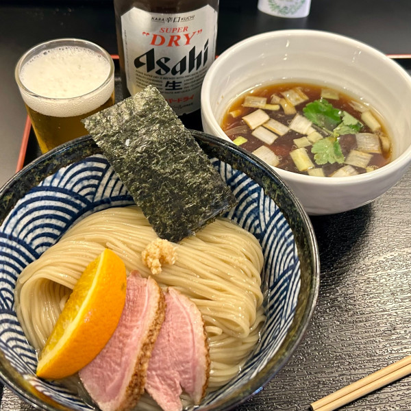 「鴨だし醤油つけ麺＋瓶ビール」@麺堂にしき 西武新宿店の写真