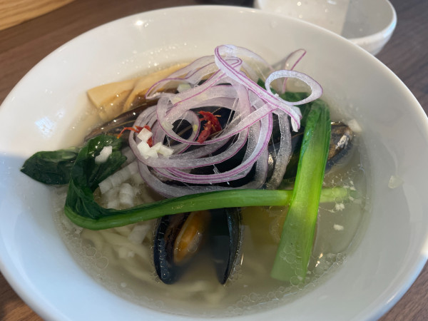 「入荷時のみ数量限定・ムール貝潮ラーメン：1100円」@Là Là Gottsuoの写真