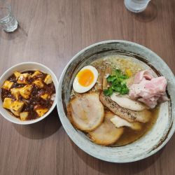 特選あごだし麺と四川麻婆丼