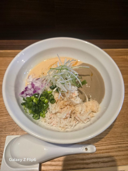 「おタツのシャカリキ「冷やし紅ズワイ蟹まぜソバ」〜境港 丸八水産直」@NIBOSHIMANIAの写真