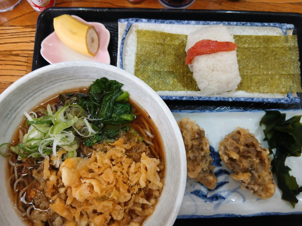 「たぬき蕎麦・明太子おにぎり・舞茸天 650円」@麺処・えんむすび 直清の写真