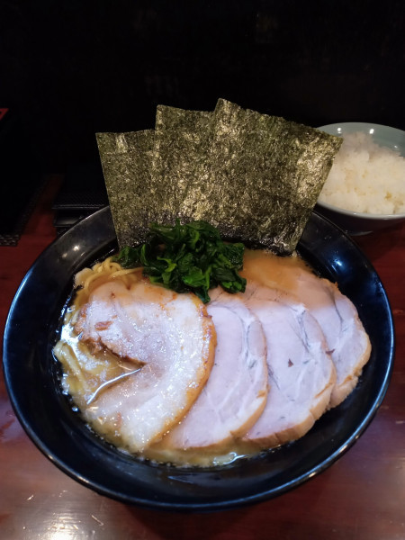 「醤油とんこつ チャーシューメン」@らーめん 港南家の写真