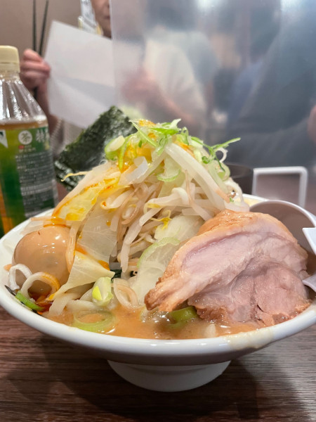 「小ラーメン（野菜ニンニクネギ辣油）味玉海苔レン草¥1,300」@ちばから 穴川店の写真
