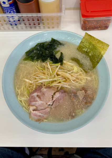 「ねぎ塩ラーメン中（850）」@◯つばき食堂の写真